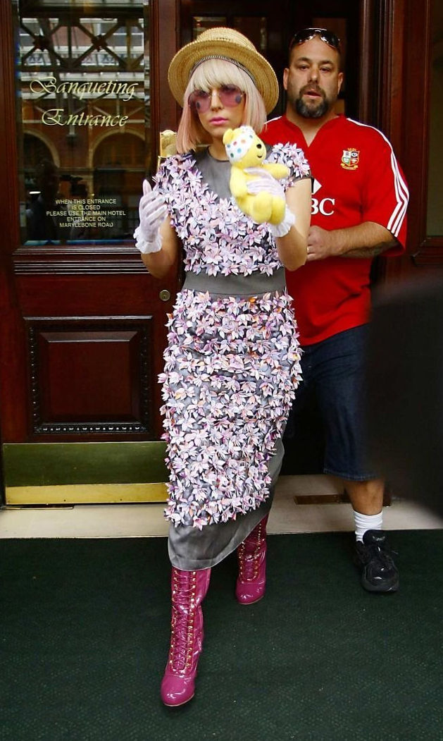 The Most Outrageous Lady Gaga’s Costumes (25 pics)