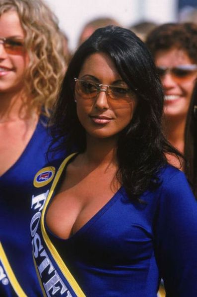 F-1 Sexy Pit Babes (57 pics)
