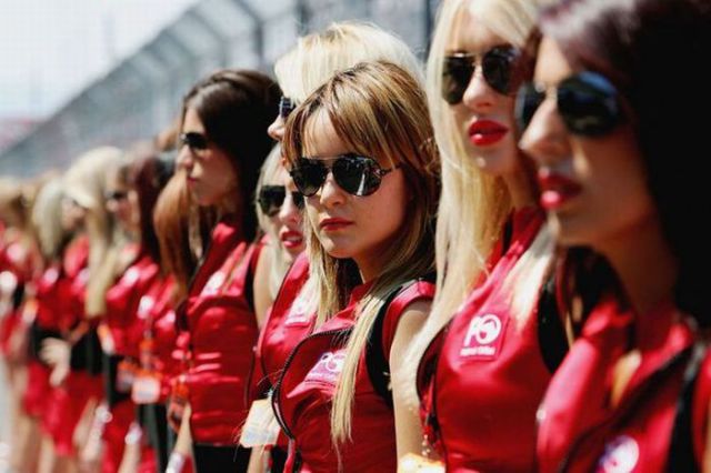 F-1 Sexy Pit Babes (57 pics)