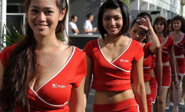 F-1 Sexy Pit Babes (57 pics)