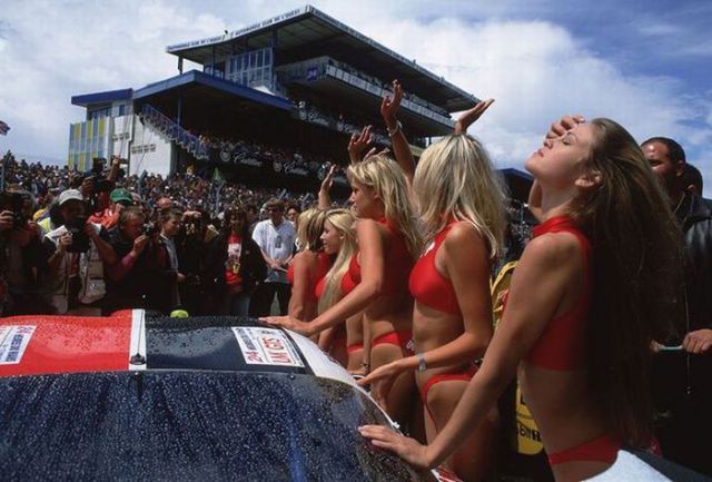 F-1 Sexy Pit Babes (57 pics)