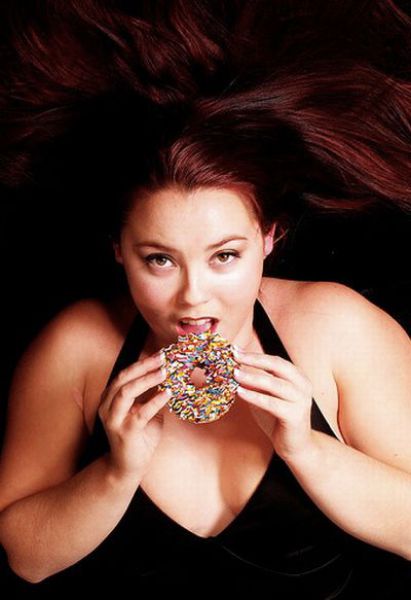 Donuts and Girls &ndash; What More to Ask! (33 pics)