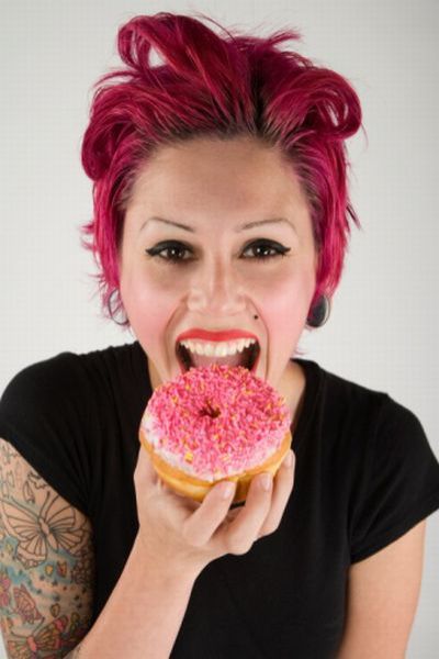 Donuts and Girls &ndash; What More to Ask! (33 pics)
