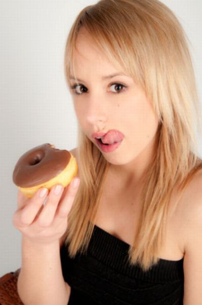 Donuts and Girls &ndash; What More to Ask! (33 pics)