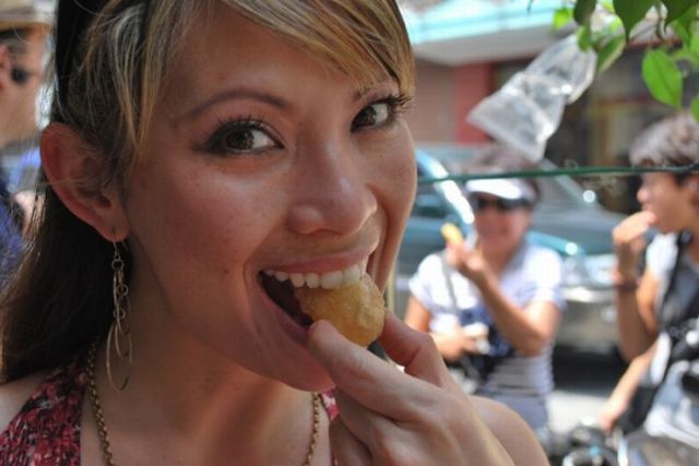 Donuts and Girls &ndash; What More to Ask! (33 pics)