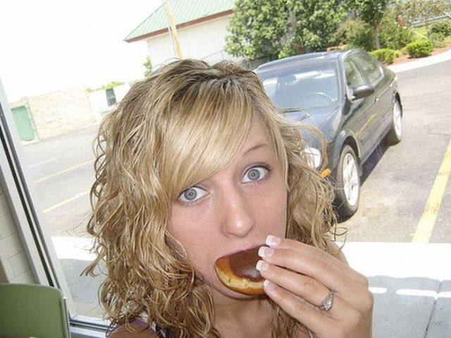 Donuts and Girls &ndash; What More to Ask! (33 pics)