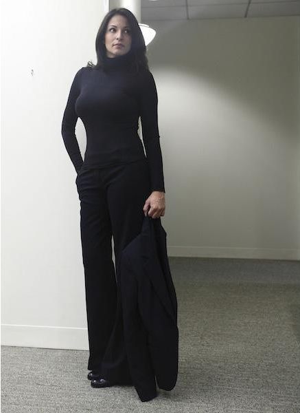 Too Sexy to Work in a Bank (24 pics)