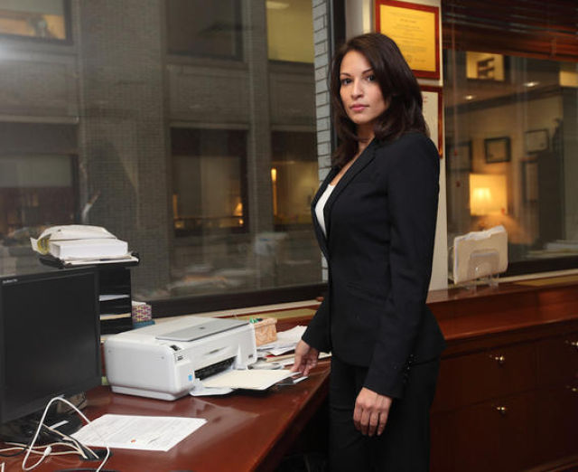 Too Sexy to Work in a Bank (24 pics)