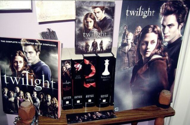 Twilight Fans with Creepy Twilight-Themed Bedrooms (28 pics) Twilight Fans with Creepy Twilight-Themed Bedrooms (28 pics)