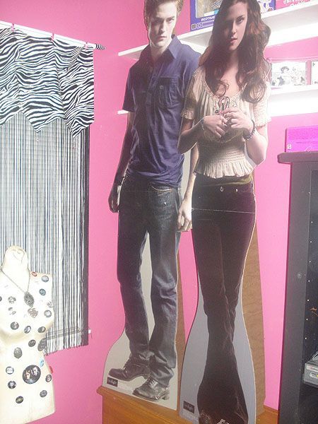 Twilight Fans with Creepy Twilight-Themed Bedrooms (28 pics) Twilight Fans with Creepy Twilight-Themed Bedrooms (28 pics)