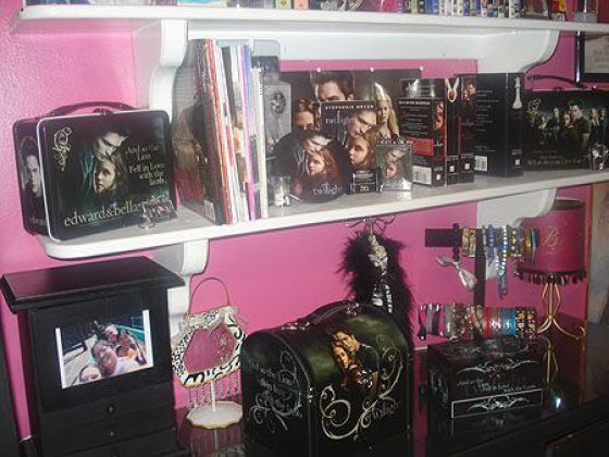 Twilight Fans with Creepy Twilight-Themed Bedrooms (28 pics) Twilight Fans with Creepy Twilight-Themed Bedrooms (28 pics)