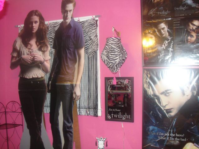 Twilight Fans with Creepy Twilight-Themed Bedrooms (28 pics) Twilight Fans with Creepy Twilight-Themed Bedrooms (28 pics)