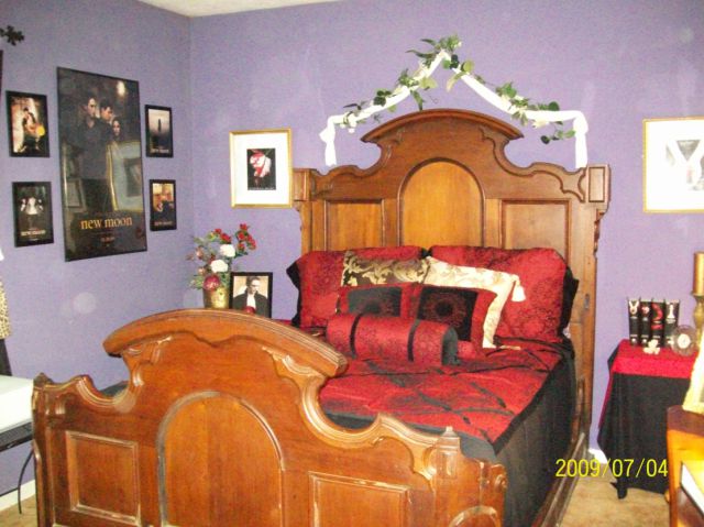 Twilight Fans with Creepy Twilight-Themed Bedrooms (28 pics) Twilight Fans with Creepy Twilight-Themed Bedrooms (28 pics)