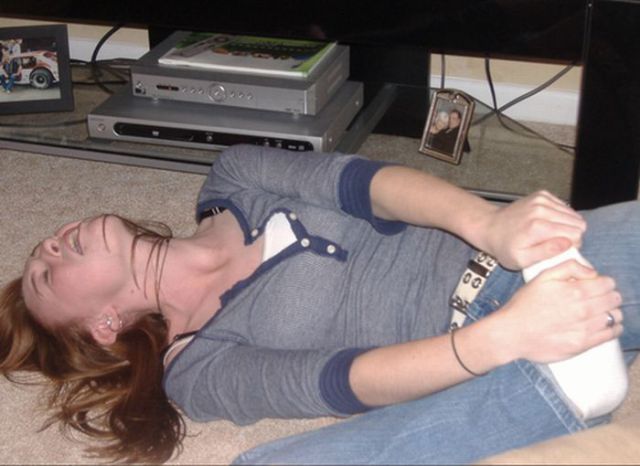 Girls with Stubbed Toes Making Faces (18 pics) Girls with Stubbed Toes Making Faces (18 pics)