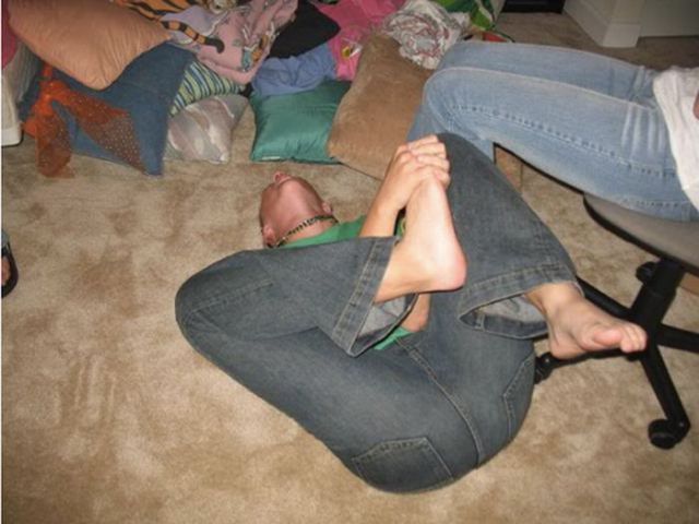 Girls with Stubbed Toes Making Faces (18 pics) Girls with Stubbed Toes Making Faces (18 pics)