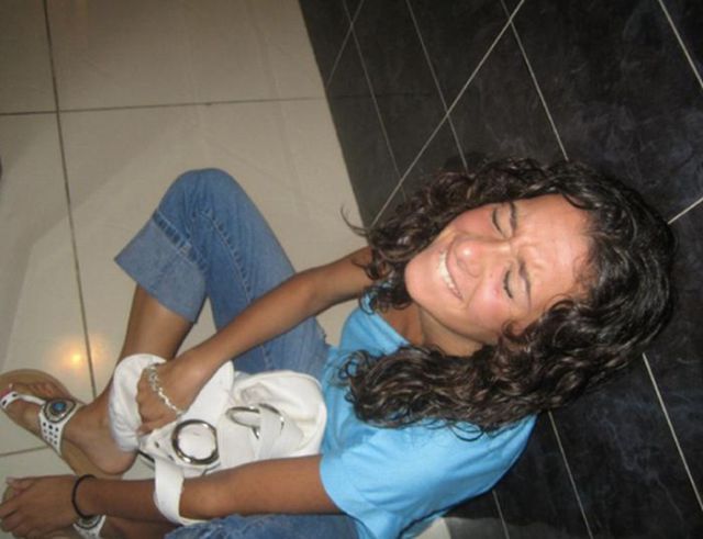 Girls with Stubbed Toes Making Faces (18 pics) Girls with Stubbed Toes Making Faces (18 pics)