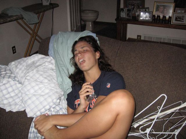 Girls with Stubbed Toes Making Faces (18 pics) Girls with Stubbed Toes Making Faces (18 pics)