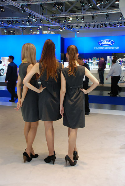 Russian Girls at a Car Show (51 pics)