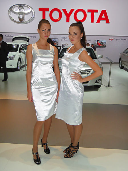 Russian Girls at a Car Show (51 pics)
