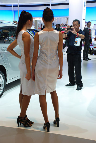 Russian Girls at a Car Show (51 pics)