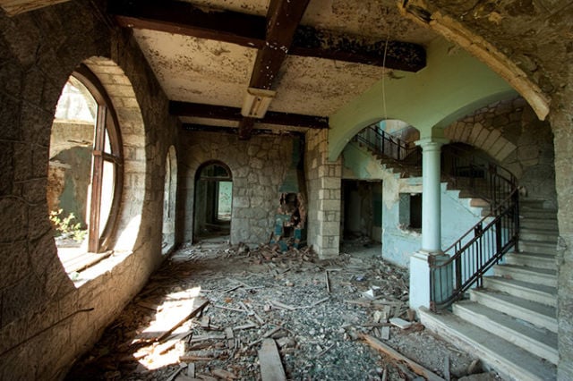 A Paradise That Became a Ghost Town (31 pics)