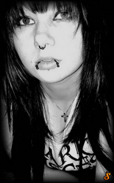 Emo Babes (71 pics)