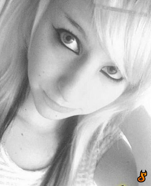 Emo Babes (71 pics)