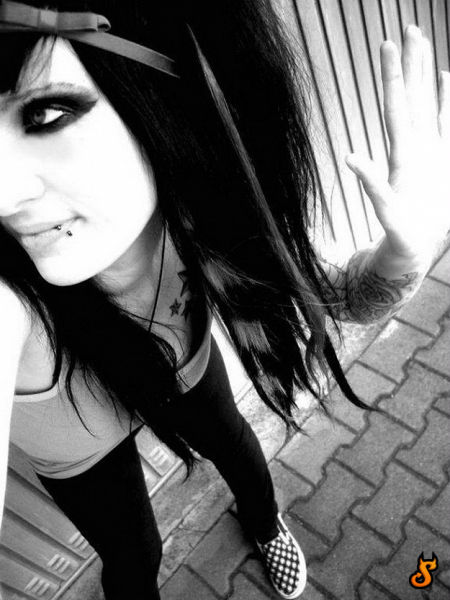 Emo Babes (71 pics)