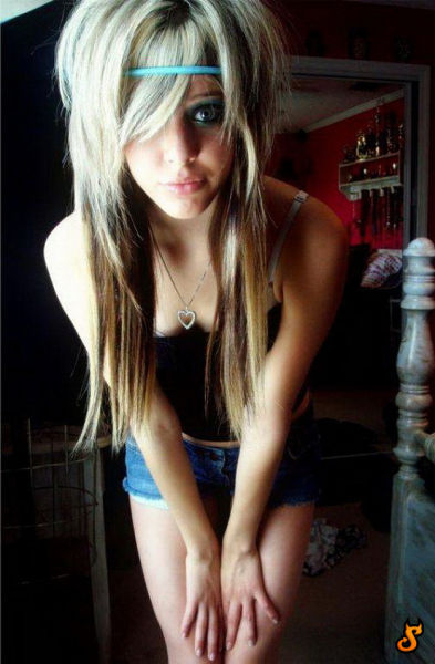 Emo Babes (71 pics)
