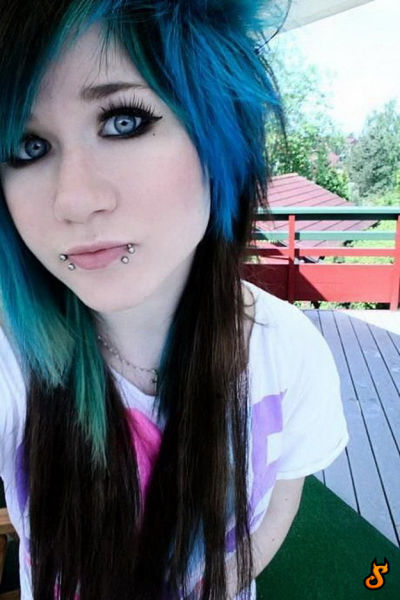 Emo Babes (71 pics)