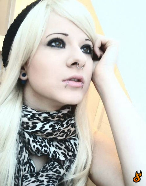 Emo Babes (71 pics)