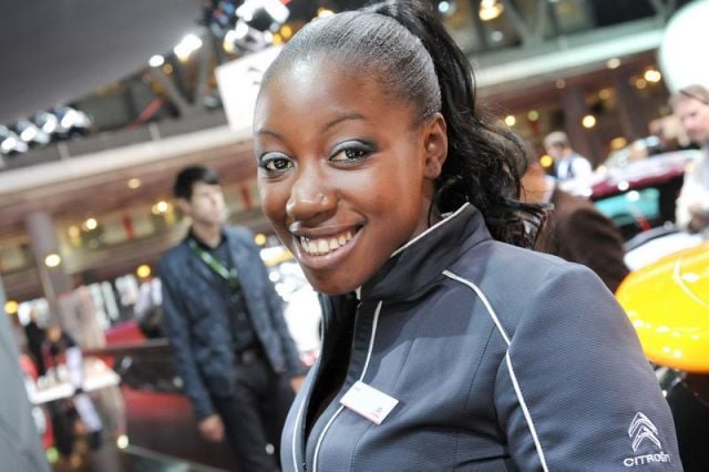 Girls from the 2010 Paris Motor Show (109 pics)