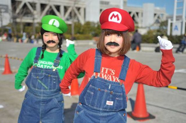 Sexy Cosplay Girls from Comiket