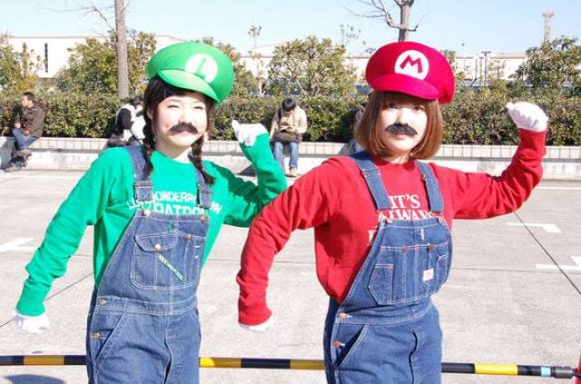 Sexy Cosplay Girls from Comiket