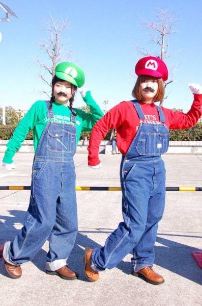 Sexy Cosplay Girls from Comiket