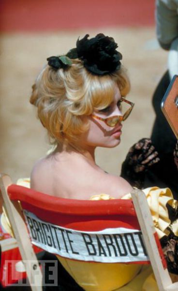 Hot Celebrities Wearing Glasses