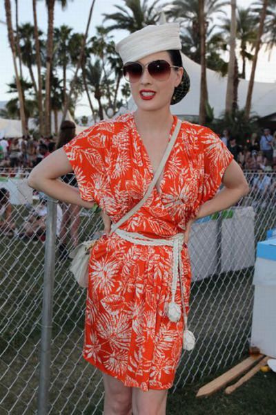 Coachella Music Festival: Half Naked Hot Young White Chicks Dancing