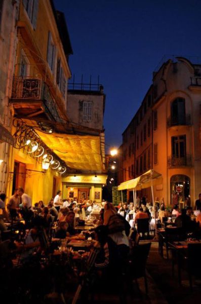 Photo Remakes of Famous Paintings