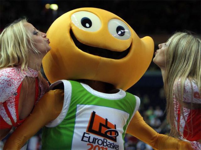 Ukrainian Banned Cheerleaders Are Back