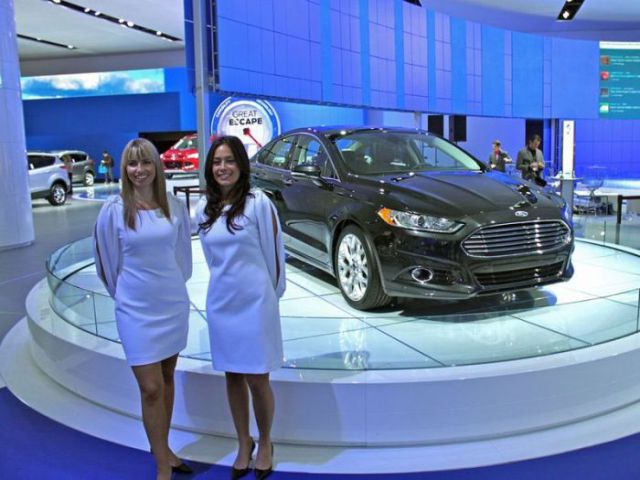 Detroit Auto Show Babes