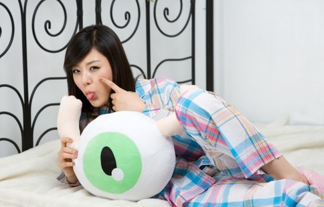 This Is How Asians Pose