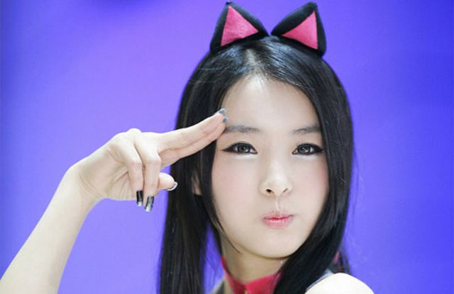 This Is How Asians Pose