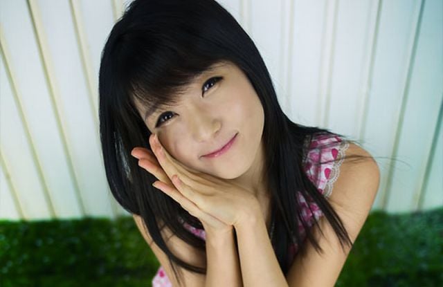 This Is How Asians Pose