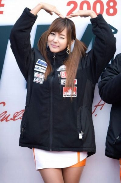 This Is How Asians Pose