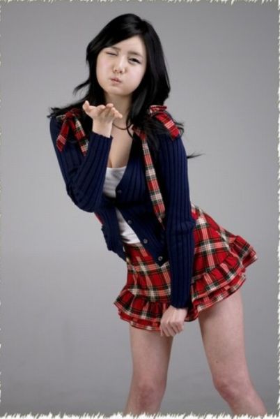 This Is How Asians Pose