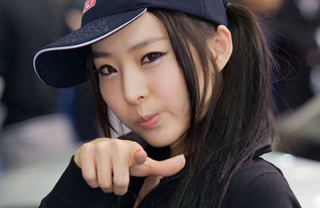 This Is How Asians Pose