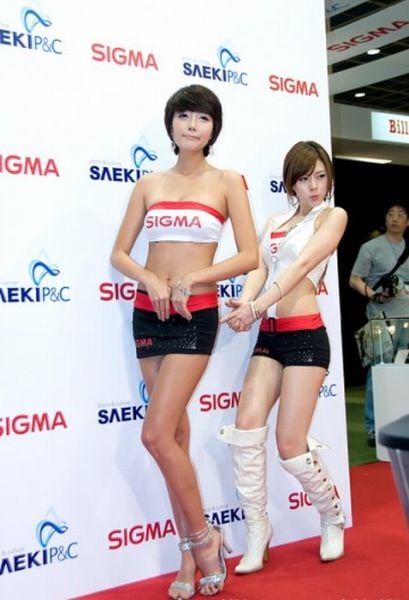 This Is How Asians Pose