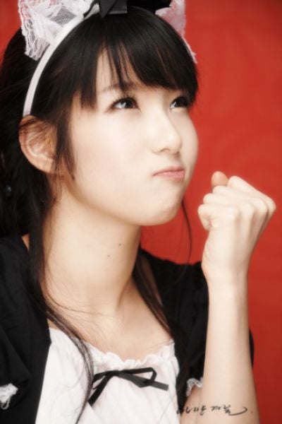 This Is How Asians Pose