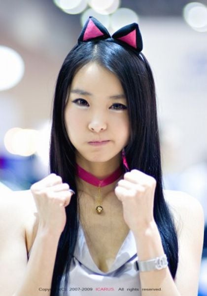 This Is How Asians Pose