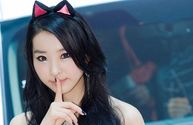 This Is How Asians Pose